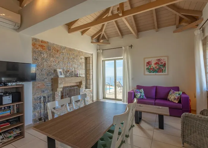 Βίλα Iris, Luxury Stone In With Private Infinity Pool, Bbq And Amazing Sea View *