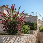 Iris, Luxury Stone In With Private Infinity Pool, Bbq And Amazing Sea View Villa