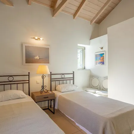 Villa Iris, Luxury Stone In With Private Infinity Pool, Bbq And Amazing Sea View *