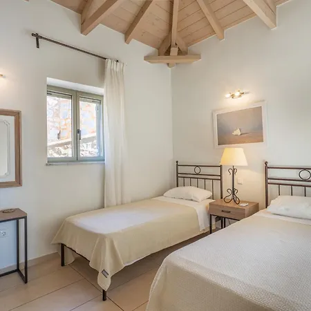 Iris, Luxury Stone In With Private Infinity Pool, Bbq And Amazing Sea View ヴィラ Stoúpa