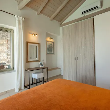 Villa Iris, Luxury Stone In With Private Infinity Pool, Bbq And Amazing Sea View *