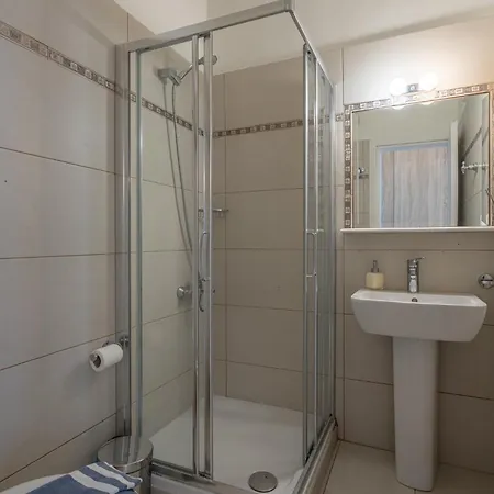 Iris, Luxury Stone In With Private Infinity Pool, Bbq And Amazing Sea View Villa