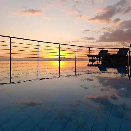 Villa Iris, Luxury Stone In With Private Infinity Pool, Bbq And Amazing Sea View *