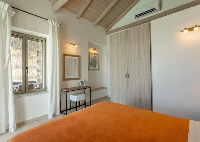 Villa Iris, Luxury Stone In With Private Infinity Pool, Bbq And Amazing Sea View *